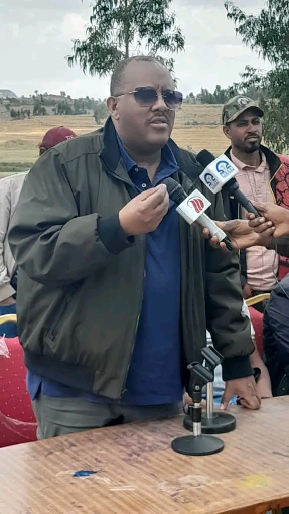 ፕሬዝዳንት ጌታቸው ረዳ ከአፅቢ ወረዳ ነዋሪዎች&nbsp;ጋር