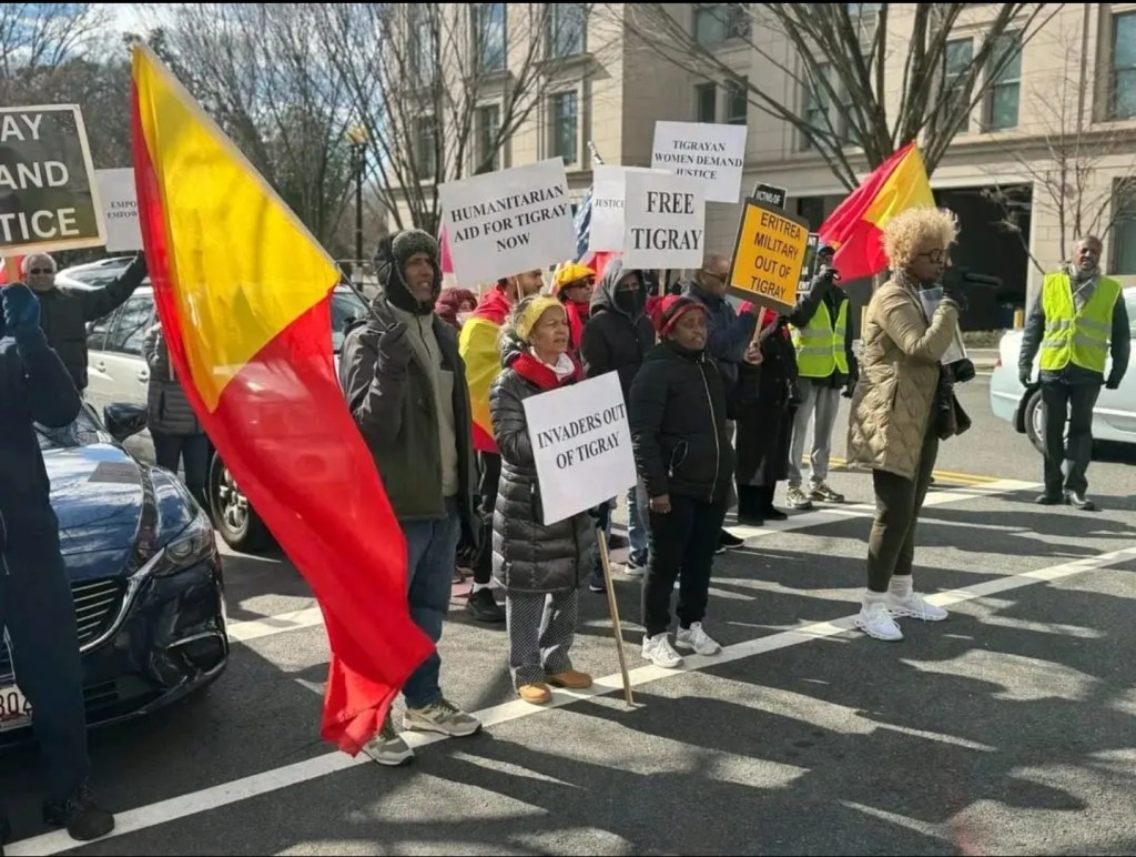 ወረርቲ ካብ ትግራይ ይውፅኡ፤ ትግራይ ሓራ ትውፃእ፤ ሓገዝ ንዝጠመዩ ፤ ዝብሉ መልእኽታታት ዘጋወሐ ሰላማዊ ሰልፊ ተጋሩ ኣብ ዋሽንግተን ዲሲ፣ ፊት ንፊት ስቴት ዲፓርትሜንት ይካየድ&nbsp;ኣሎ።